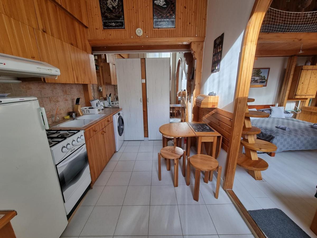 Little Cozy Apartman Miskolc Bagian luar foto