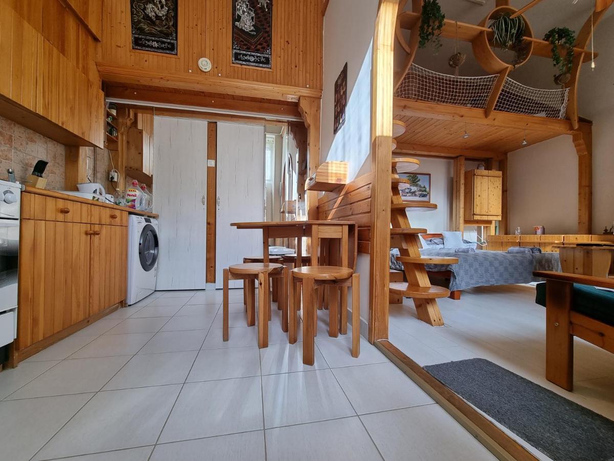 Little Cozy Apartman Miskolc Bagian luar foto