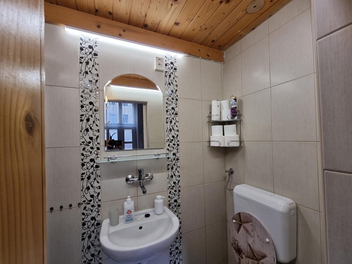 Little Cozy Apartman Miskolc Bagian luar foto