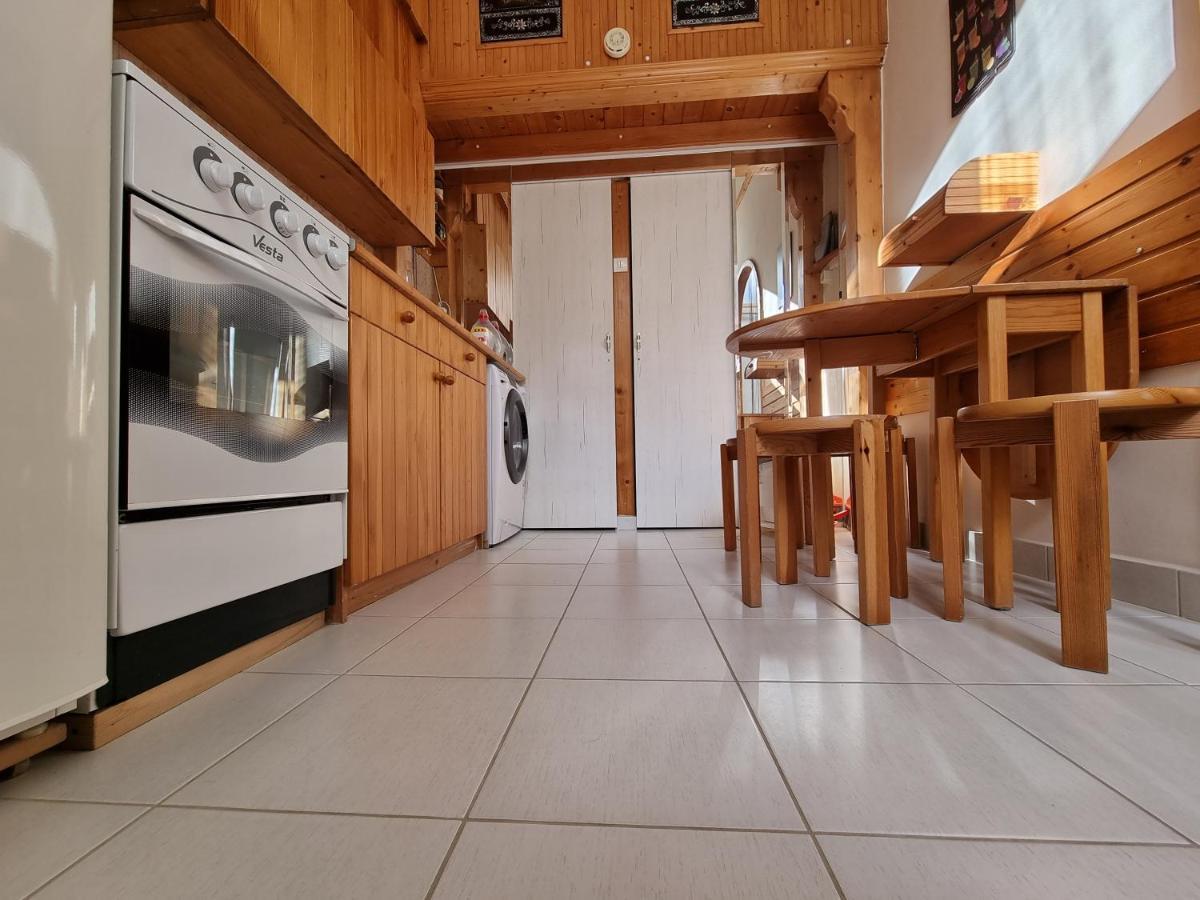 Little Cozy Apartman Miskolc Bagian luar foto