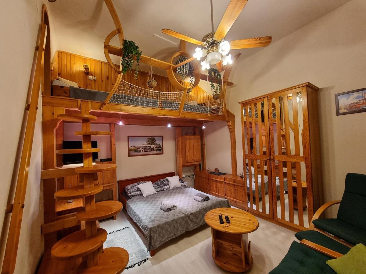 Little Cozy Apartman Miskolc Bagian luar foto